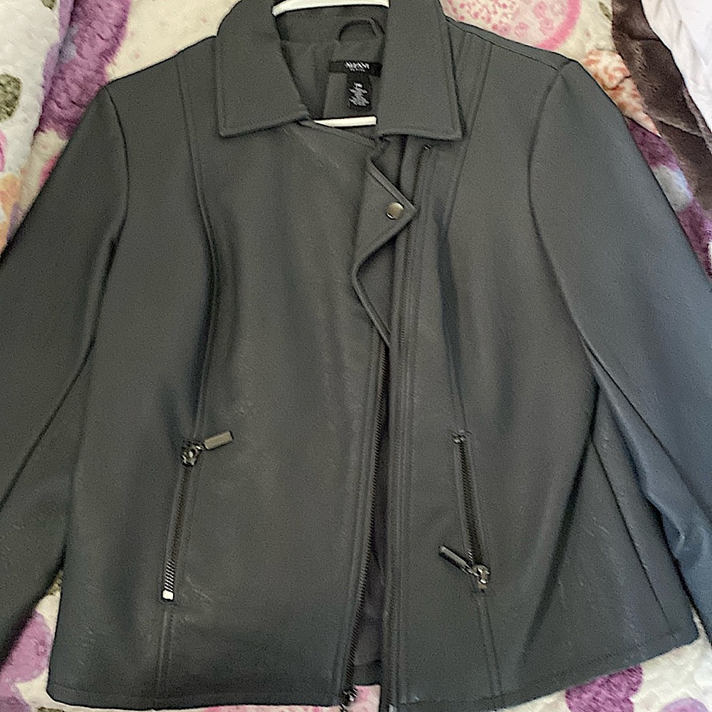 In great condition! Great for a night out !